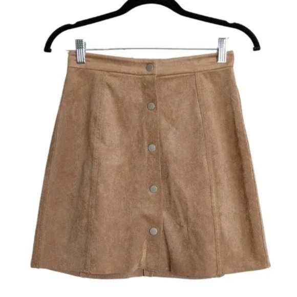 Wilfred Free NWT 00 Suede Mini Skirt Tan Fall Buttons Skirts Bottoms Aritzia XXS - Picture 3 of 10
